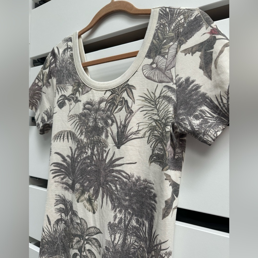 CHASER Tropical Recycled Vintage Print Ruched V Back T Shirt Size M NWOT - Picture 5 of 9